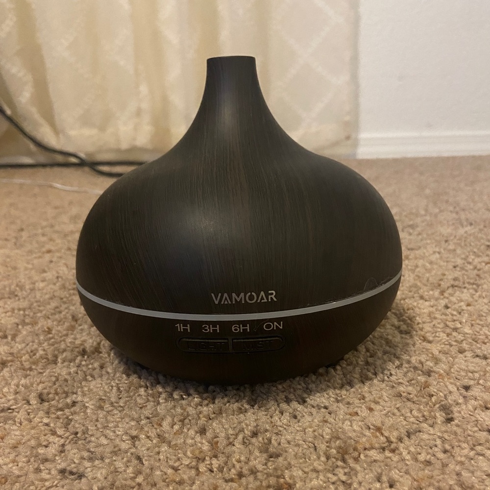 Essential oil diffuser (dark brown)